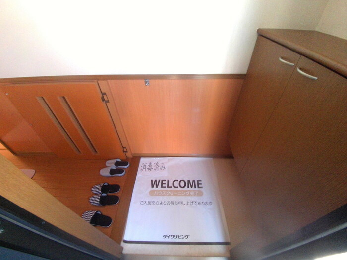 アヴェクアンシエンの玄関