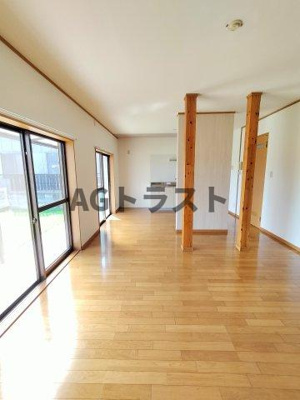 【居間・リビング】 | 上野貸戸建住宅