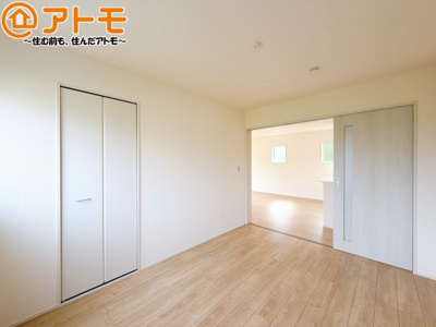 【子供部屋】 | 焼津市高新田　新築戸建　1号棟 | 収納スペースもしっかり確保したお部屋は、収納家具の数も減らせるのでお部屋を広く使えます！