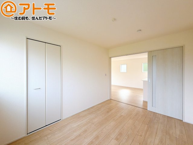 【子供部屋】 | 焼津市高新田　新築戸建　1号棟 | 収納スペースもしっかり確保したお部屋は、収納家具の数も減らせるのでお部屋を広く使えます！