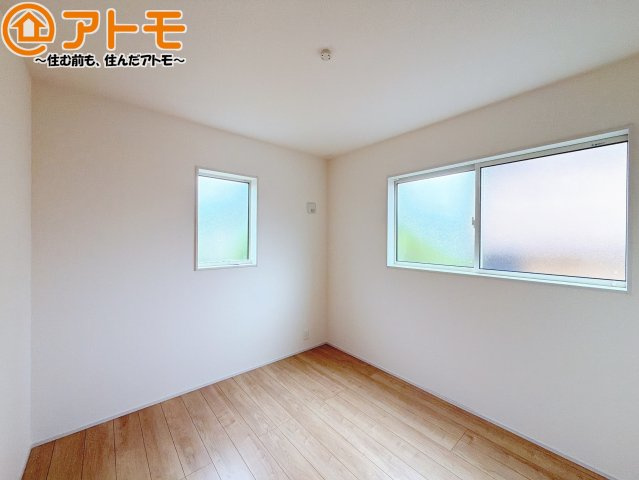 【子供部屋】 | 焼津市高新田　新築戸建　1号棟 | 壁と床がシンプルな色合いだからこそ自分だけの空間を作れます♪お部屋作りのイメージは順調でしょうか♪