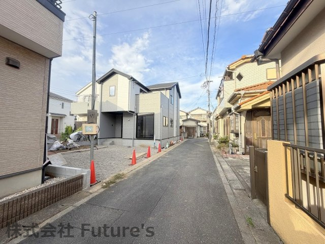 三郷市戸ケ崎3丁目　新築戸建　全1棟の前面道路含む現地写真|前面道路含む現地写真です。