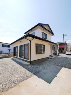 【外観】 | 甲斐市玉川 平成10年築中古戸建 建物一新 車2台駐車可能