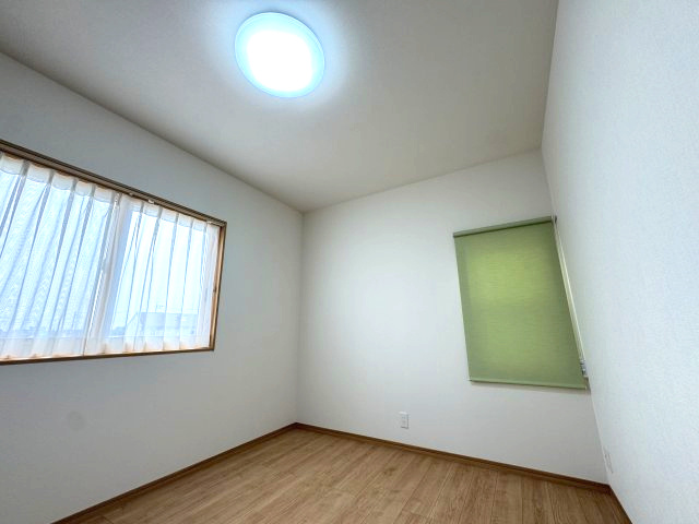 －三丁目不動産ー　築浅美観戸建住宅　児玉下浅見の洋室