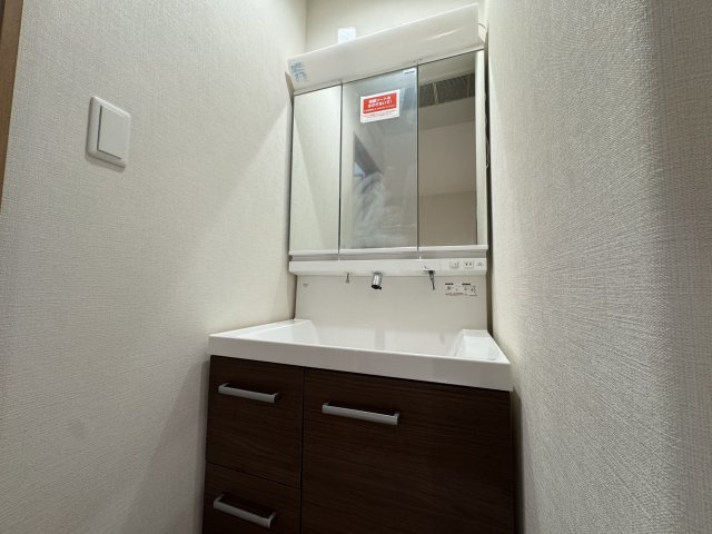 －三丁目不動産ー　築浅美観戸建住宅　児玉下浅見の独立洗面台