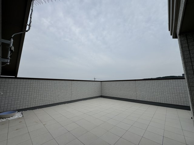 －三丁目不動産ー　築浅美観戸建住宅　児玉下浅見のバルコニー