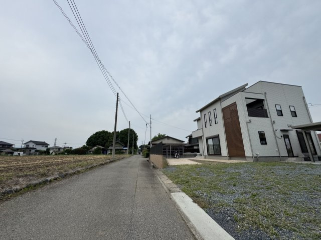 -三丁目不動産-　築浅美観戸建住宅　児玉下浅見の前面道路含む現地写真