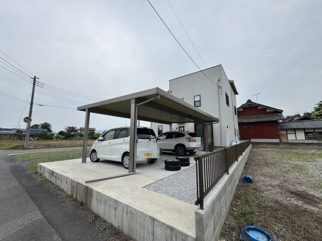 -三丁目不動産-　築浅美観戸建住宅　児玉下浅見の駐車場