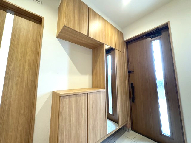 －三丁目不動産ー　築浅美観戸建住宅　児玉下浅見の玄関