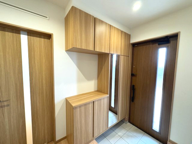 -三丁目不動産-　築浅美観戸建住宅　児玉下浅見の玄関