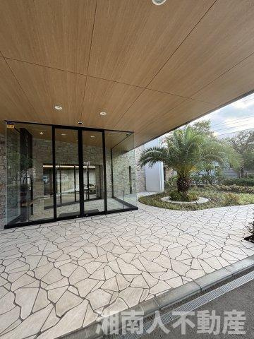 ジオ茅ヶ崎フレシアのエントランス|毎日通るエントランスはこのようになっています