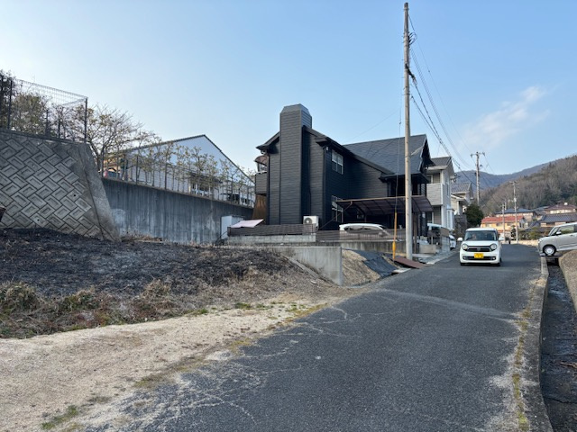 総社市久代　売土地の前面道路含む現地写真