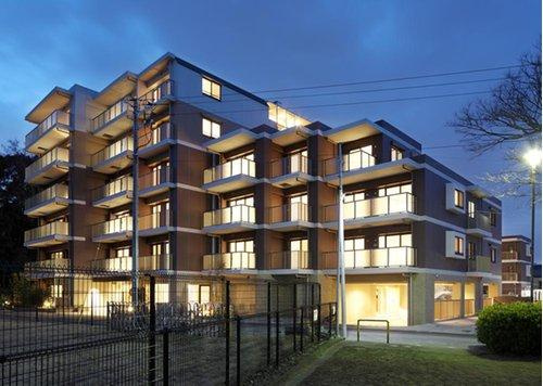 アンビシャス南柏の外観|公園が目の前にあり、お子様を遊ばせることもできます。