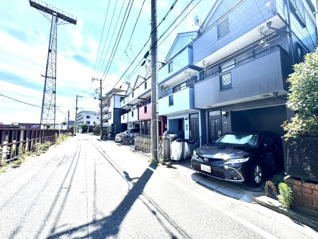 日ノ出2丁目 中古戸建ての前面道路含む現地写真