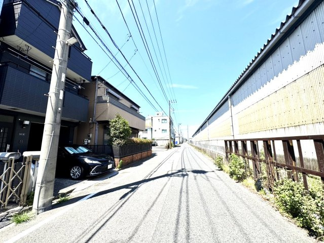 日ノ出2丁目 中古戸建ての前面道路含む現地写真
