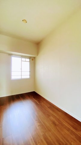 伊丹パーク・ホームズ　１号棟の寝室|洋室