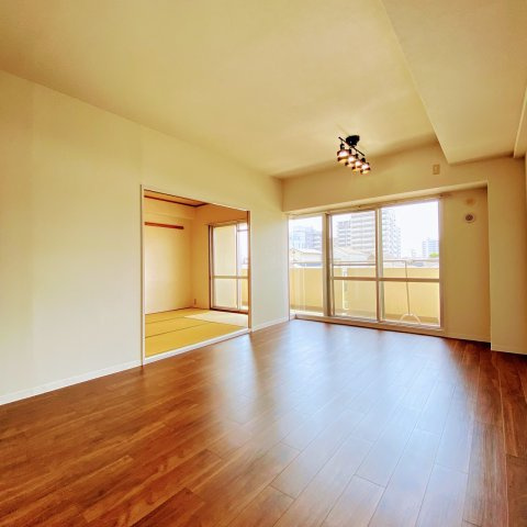 伊丹パーク・ホームズ　１号棟の居間・リビング|リビング