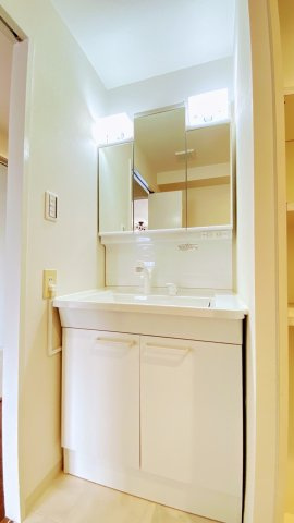 伊丹パーク・ホームズ　１号棟の独立洗面台|独立洗面台