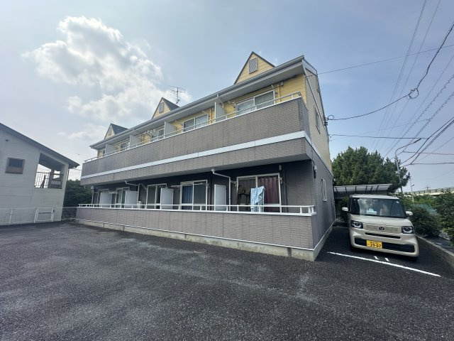 セレニール東山台の駐車場