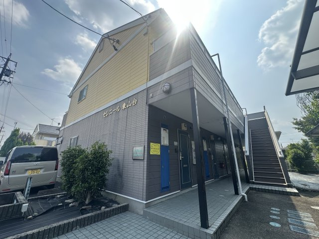 セレニール東山台のエントランス