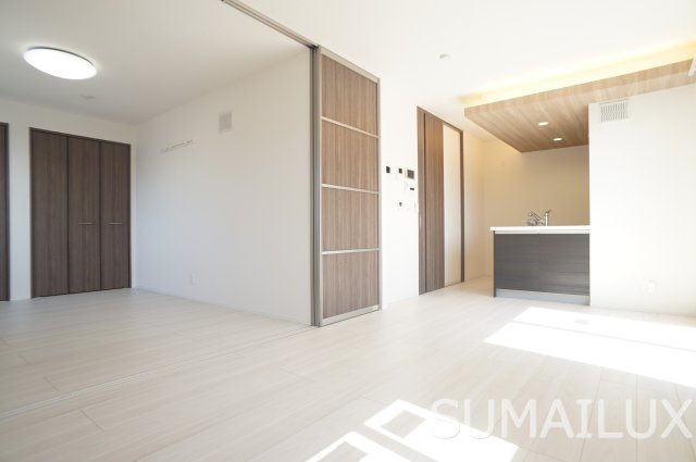 熊本市南区御幸笛田１丁目のアパートの居間・リビング