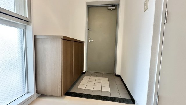 エステム堺萩原天神の玄関|大きなシューズボックスでたっぷり収納出来ます！