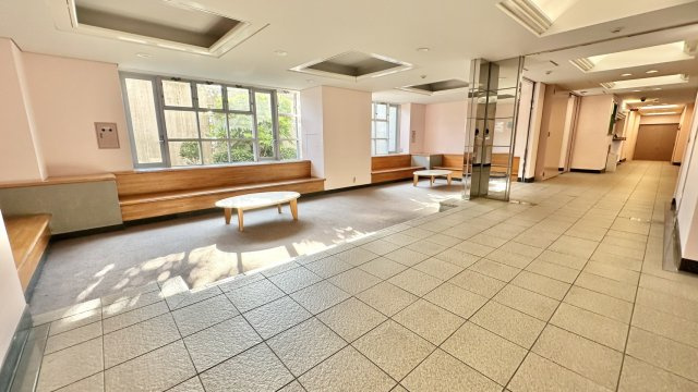 エステム堺萩原天神のエントランス|待合室