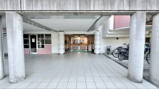 エステム堺萩原天神のエントランス