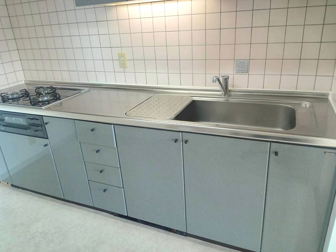エステム堺萩原天神のキッチン|収納たっぷりのシステムキッチン！