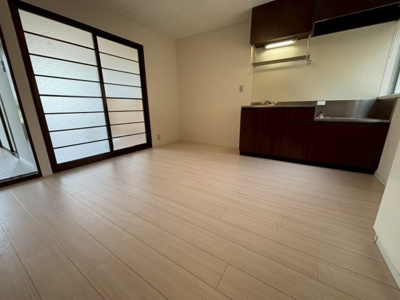 【居間・リビング】 | メゾン・ルピナス | ※クリーニング前の写真です。