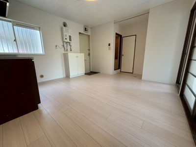 【居間・リビング】 | メゾン・ルピナス | ※クリーニング前の写真です。