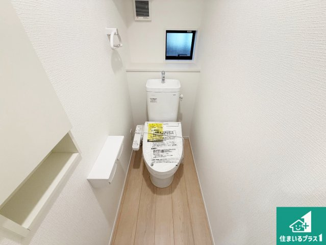 紀の川市下井阪　第3期　新築一戸建てのトイレ|1・2階の2ヶ所にあるので、朝の忙しい時間の順番待ちもなく、深夜の利用にも大変便利です。