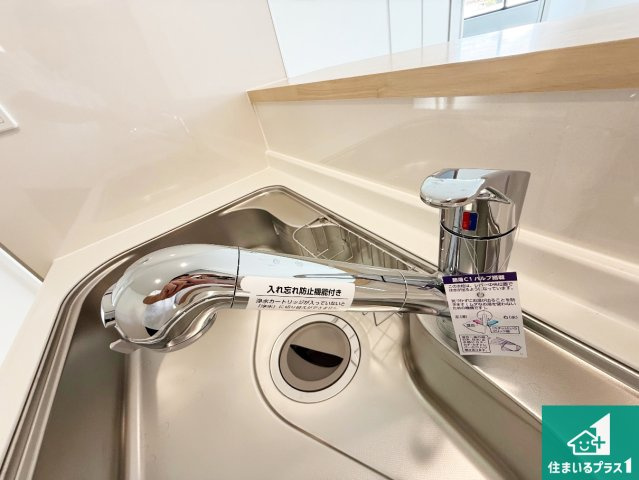 紀の川市下井阪　第3期　新築一戸建ての設備|浄水器を内蔵！炊飯時、お茶を作る時に安心してお水を使えます！お湯と冷水、浄水と原水、シャワーの切替えもワンタッチです！