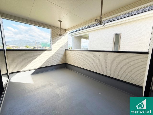 紀の川市下井阪　第3期　新築一戸建てのバルコニー|ワイドバルコニーは洗濯物を干すスペースが広いのでご家族が多くても安心！