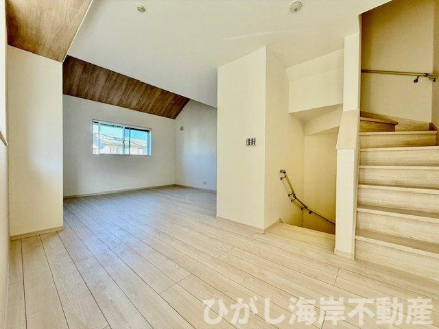 茅ヶ崎市今宿　新築戸建　全２棟のダイニング|19.5帖　開放感のある吹抜のLDK
