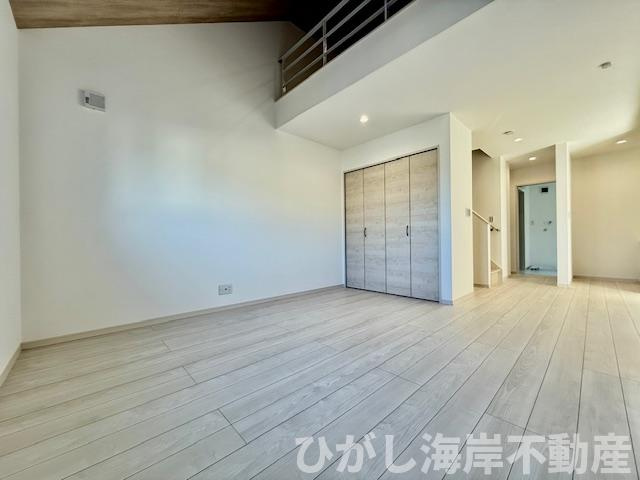 茅ヶ崎市今宿　新築戸建　全２棟の居間・リビング|19.5帖　開放感のある吹抜のLDK