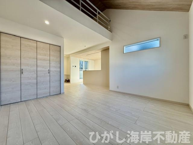茅ヶ崎市今宿　新築戸建　全２棟の居間・リビング|19.5帖　開放感のある吹抜のLDK