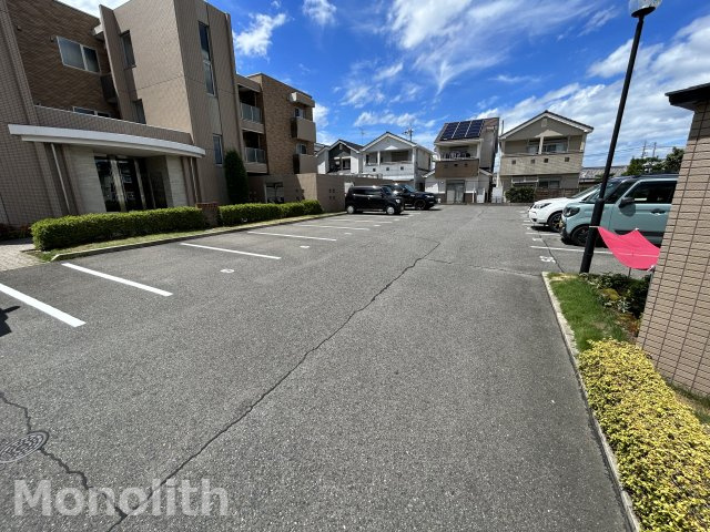 ベルナードサーモスの駐車場