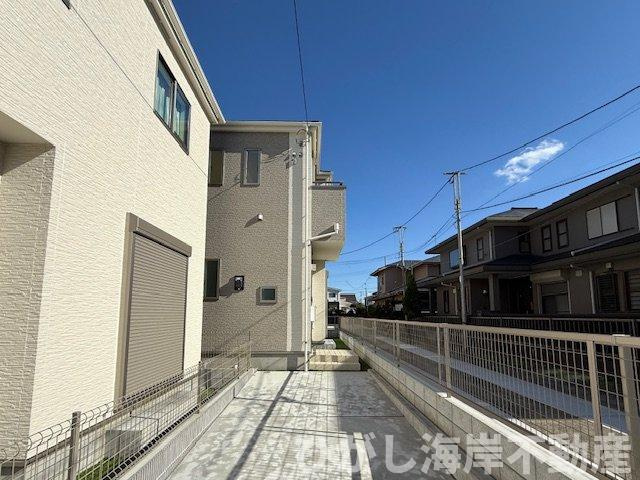 茅ヶ崎市柳島１丁目　新築戸建　全３棟の前面道路含む現地写真|現地外観