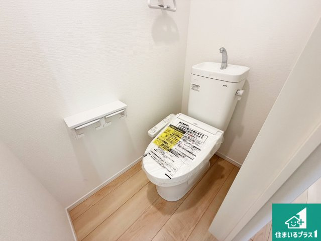 紀の川市下井阪　第3期　新築一戸建てのトイレ|1・2階の2ヶ所にあるので、朝の忙しい時間の順番待ちもなく、深夜の利用にも大変便利です。