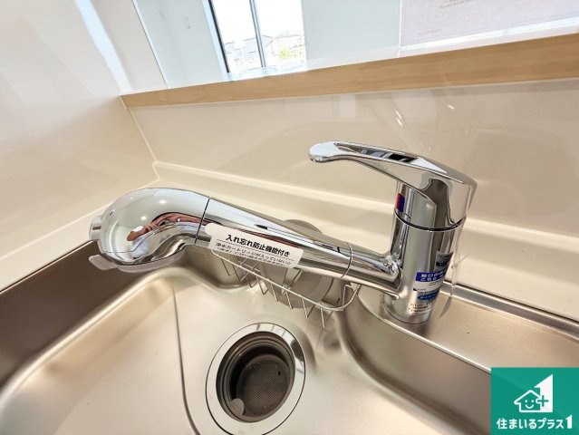 紀の川市下井阪　第3期　新築一戸建ての設備|浄水器を内蔵！炊飯時、お茶を作る時に安心してお水を使えます！お湯と冷水、浄水と原水、シャワーの切替えもワンタッチです！