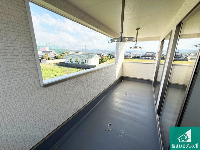 紀の川市下井阪　第3期　新築一戸建てのバルコニー|ワイドバルコニーは洗濯物を干すスペースが広いのでご家族が多くても安心！