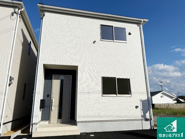 紀の川市下井阪　第3期　新築一戸建ての外観|安心の10年保証！外観を美しく保ち、雨水で汚れを落とします！気になることがありましたら、お気軽にお問い合わせください！