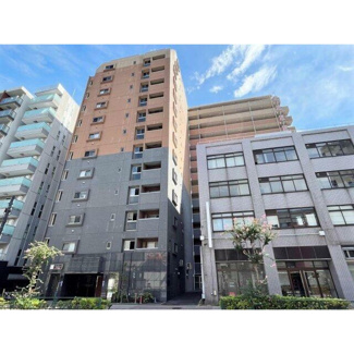 【外観】 | 鉄骨鉄筋コンクリート造のがっちりとした建物。
