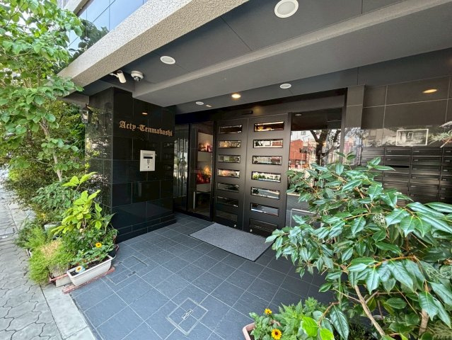 大阪市北区天満１丁目の賃貸マンションのエントランス