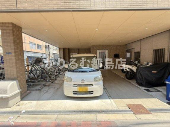 ラフィーネ新森の駐車場