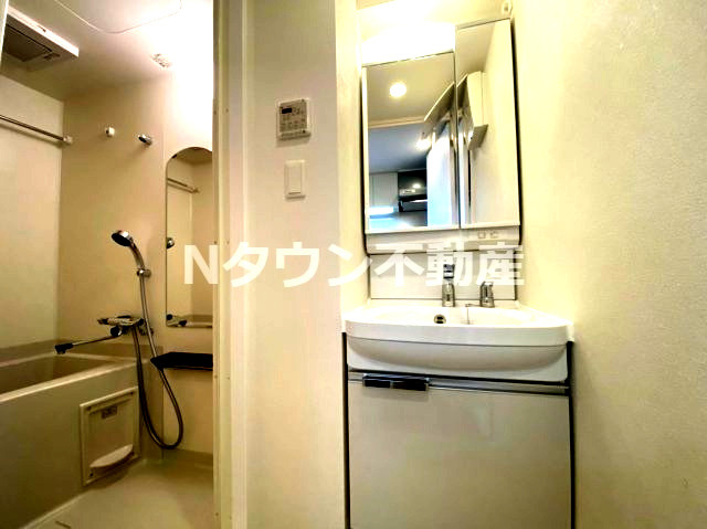 【独立洗面台】 | プレサンス名古屋幅下ファビュラス | 独立洗面台、朝の身支度には欠かせません