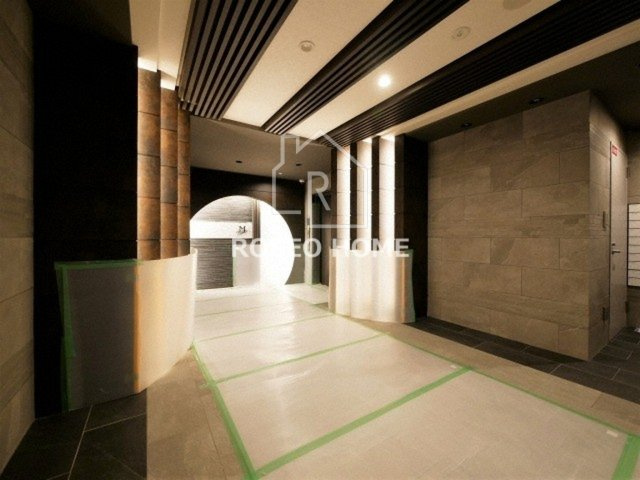 ラドゥセール谷町のロビー