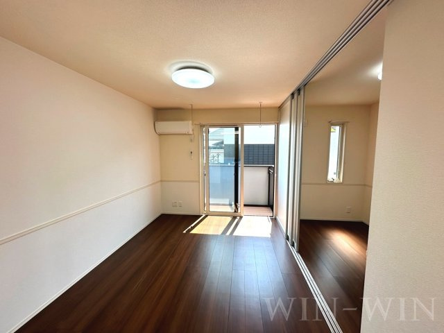 メゾン ラ・ヴェリテ Bの居間・リビング