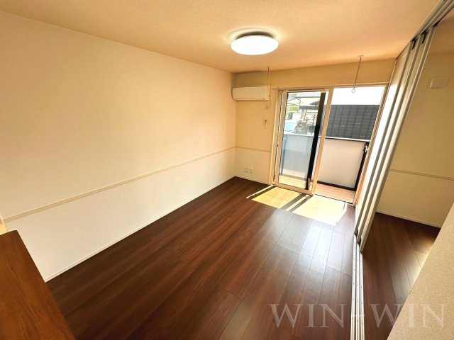 メゾン ラ・ヴェリテ Bの居間・リビング